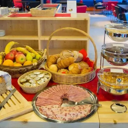 Hostel Inn Lodge Celerina/Schlarigna