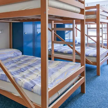 אכסניה Hostel Inn Lodge סלרינה