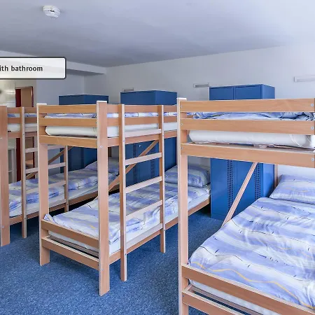 Hostel Inn Lodge אכסניה *