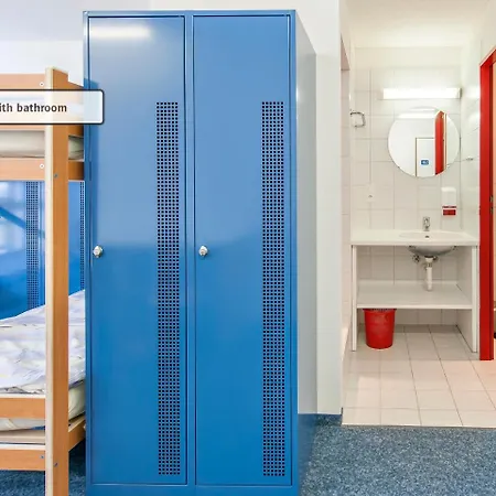 אכסניה Hostel Inn Lodge *