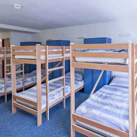 Hostel Inn Lodge 旅馆 *