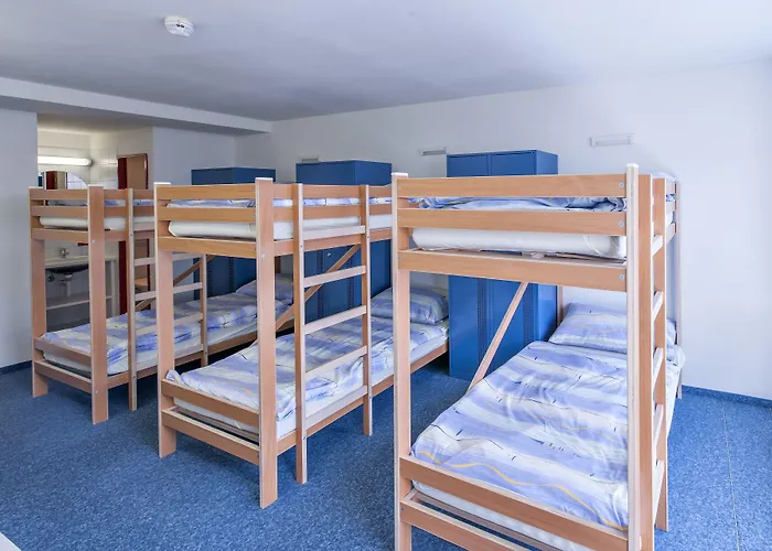 Hostel Inn Lodge 旅馆 *